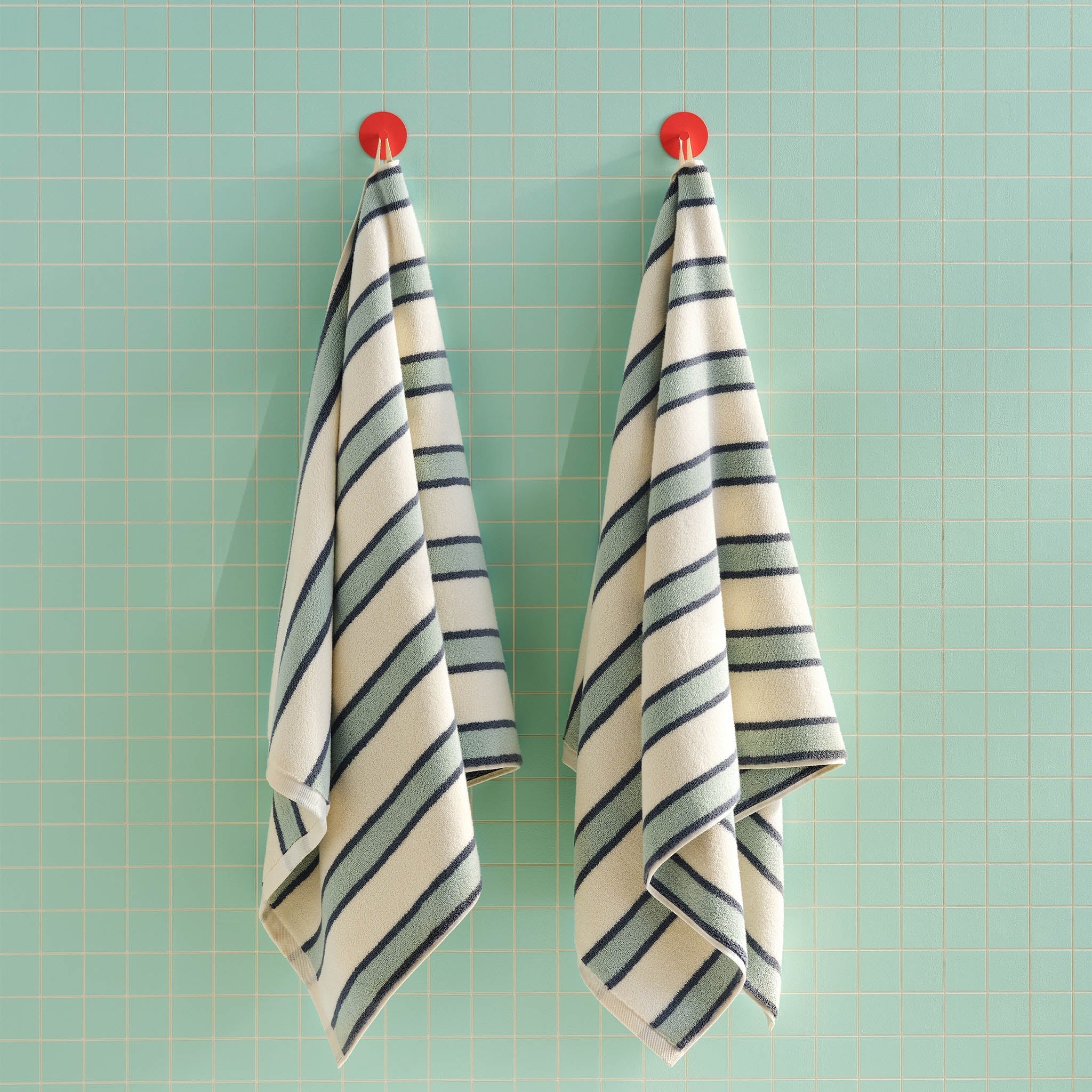 Super-Plush Set of 4 Bath Towel Bundle Y4