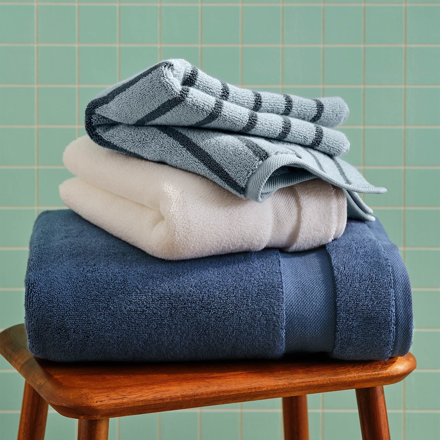 Super-Plush Set of 4 Bath Towel Bundle Y4